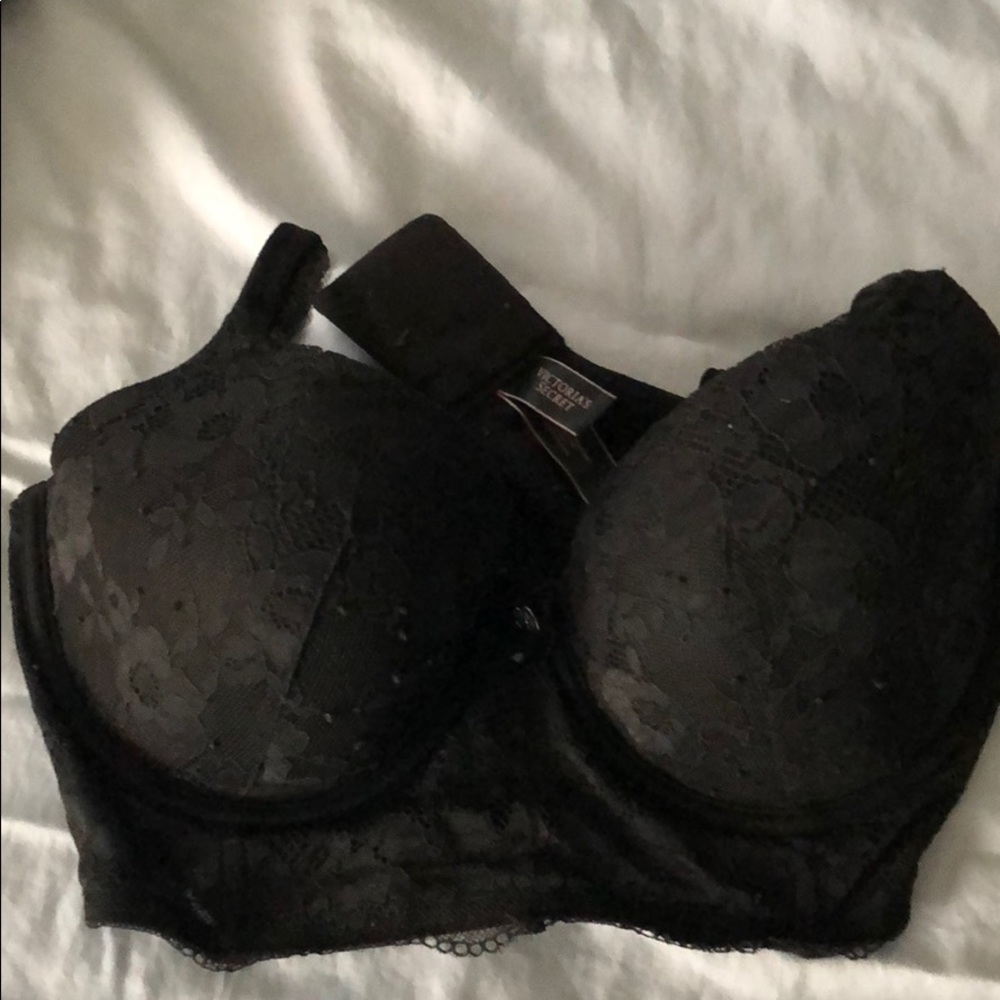 Black lace VS bra